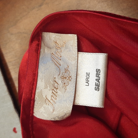 Lingerie red. 100% polyester . large. wide spaghetti strap - Picture 8 of 9